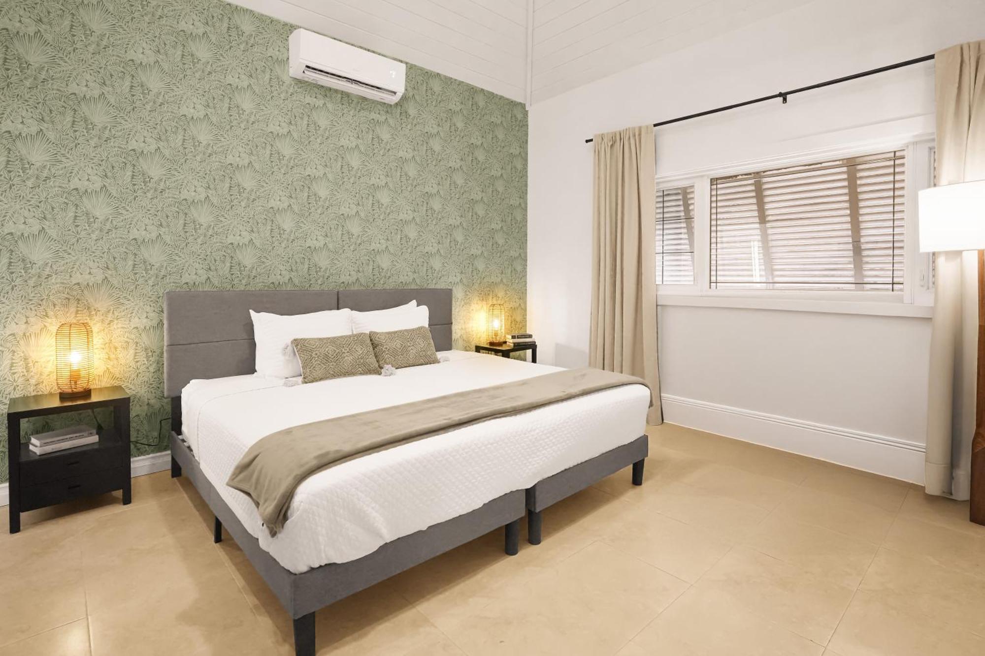 Cobalt Coast Resort West Bay Εξωτερικό φωτογραφία